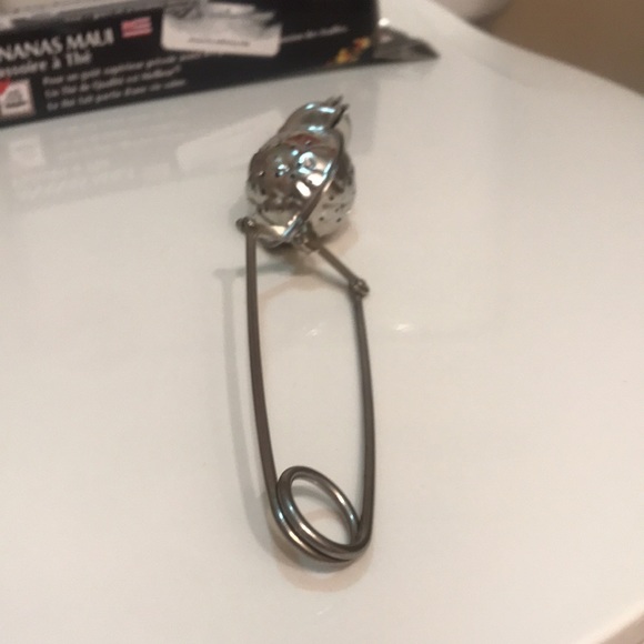 ⚡️FINAL PRICE⚡️ Maui Hawaii Pineapple shaped Tea Infuser - Picture 12 of 12